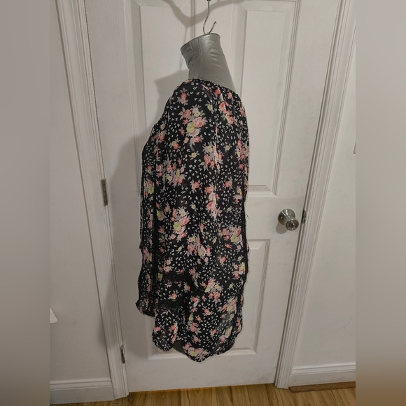 LC Lauren Conrad Black and Pink Puff Sleeve Ruffled Blouse 97 - Picture 3 of 4